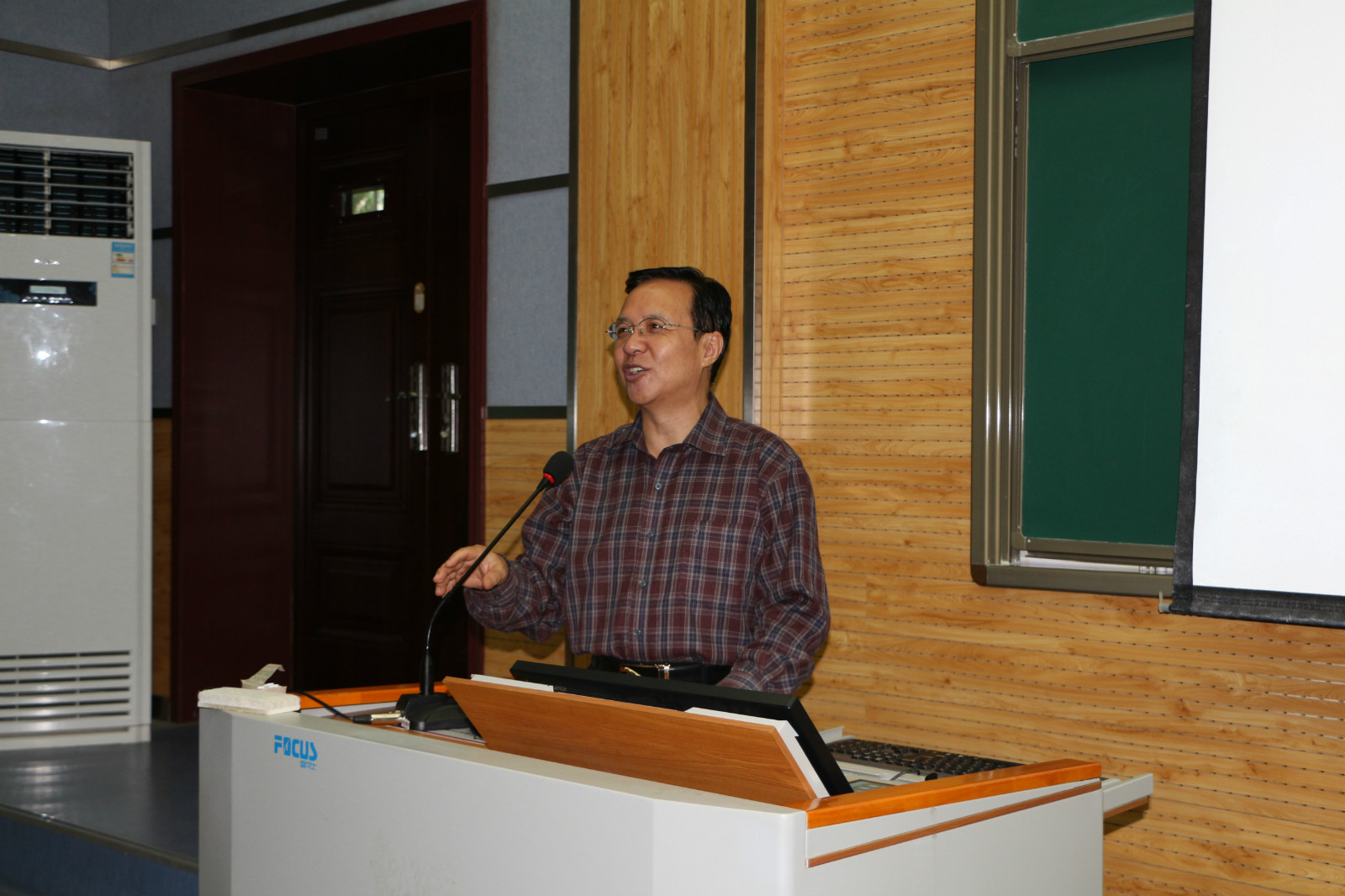 经理2_meitu_2.jpg 经理2_meitu_2.jpg